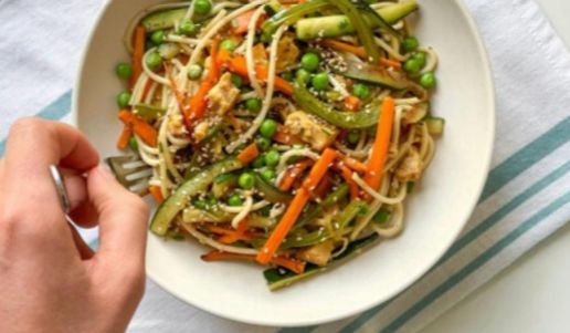 Espaguetis veganos con tempeh